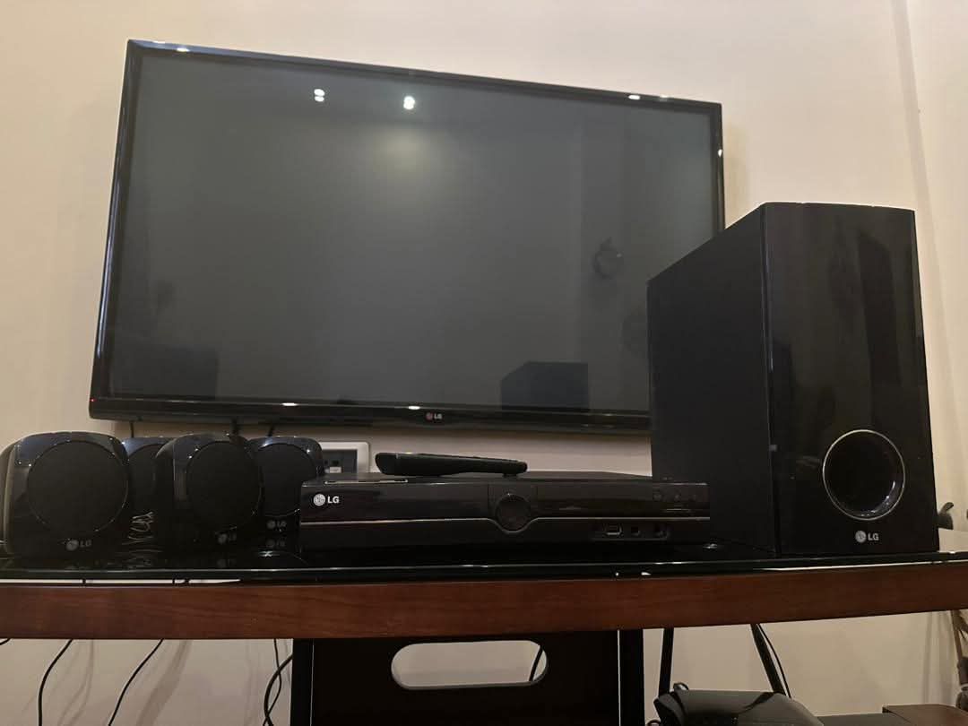 شاشة 52 بوصة