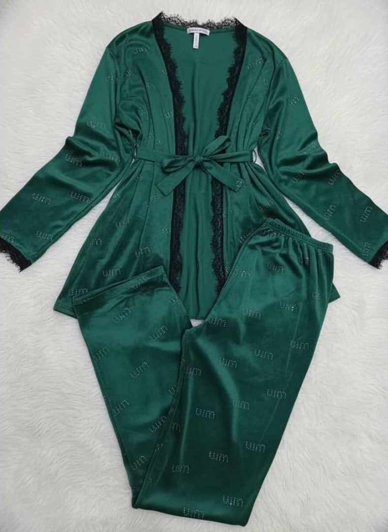 بجامة مخمل