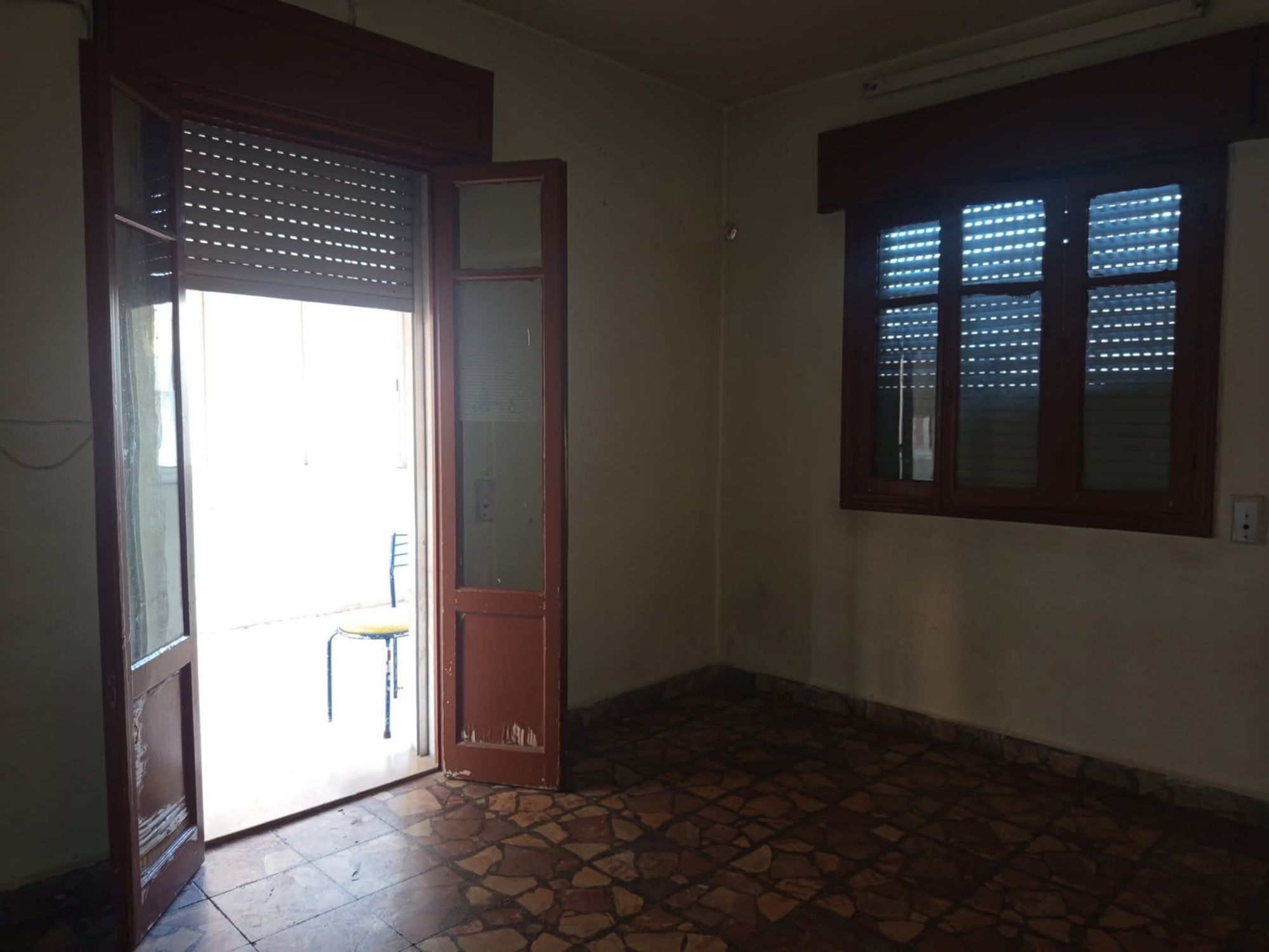 للاجار ٤ غرف وصالون